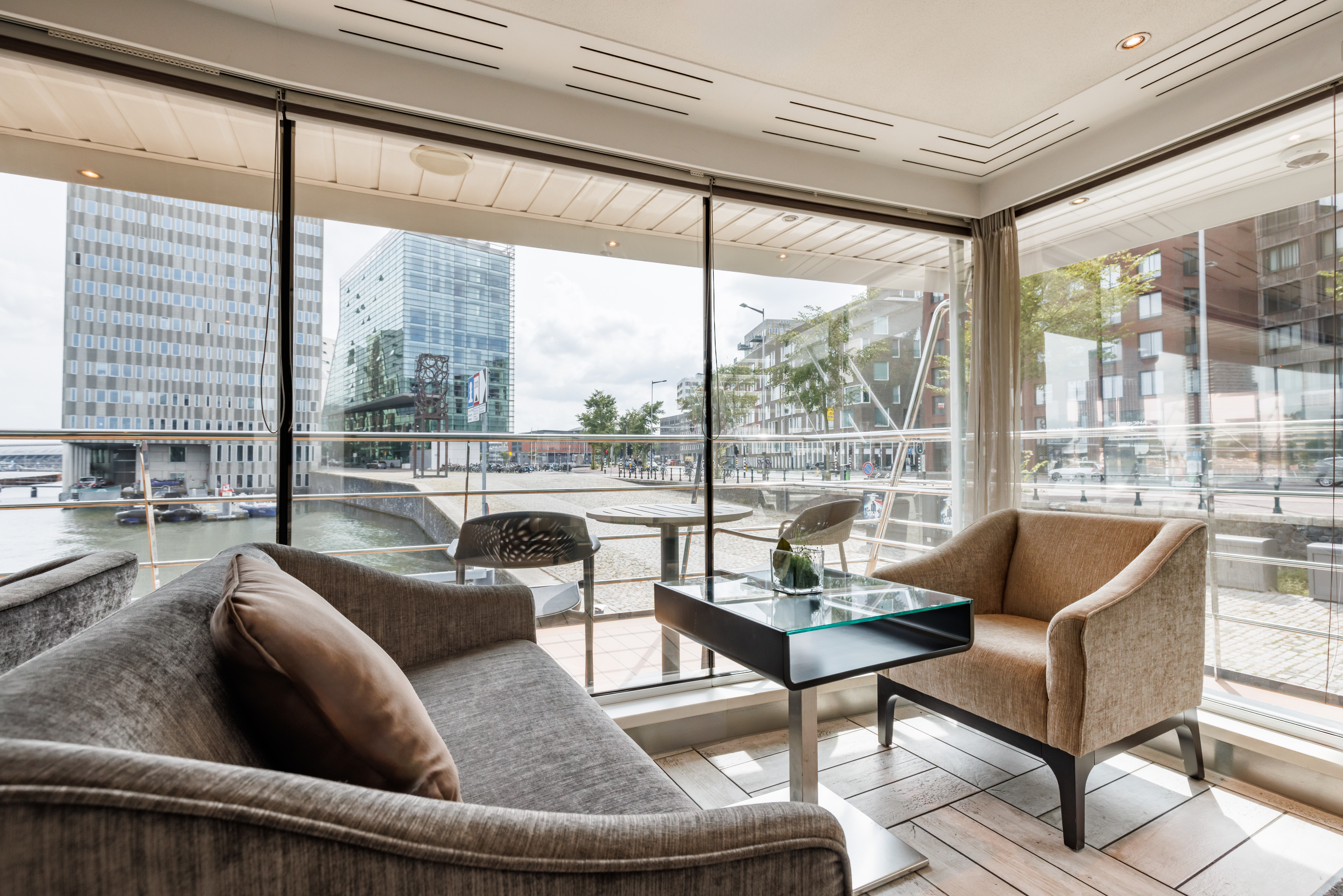 Avalon Vista - Club Lounge